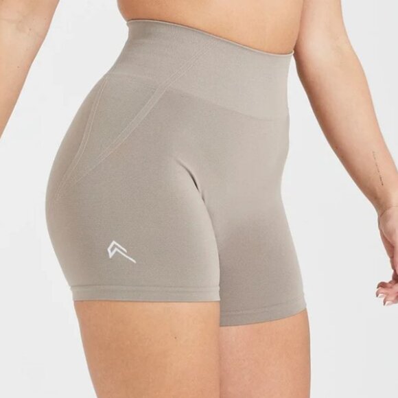 Effortless Seamless Shorts - Picture 2 of 10